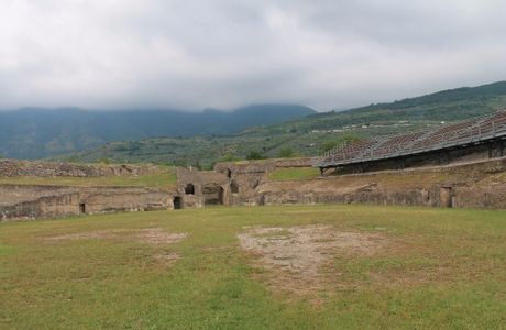 Anfiteatro Romano Di Avella