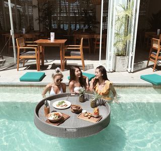 Lobelia Tropical Pool & Bar