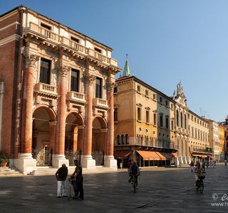 Palazzo del Cappellano (o dei Tufi)