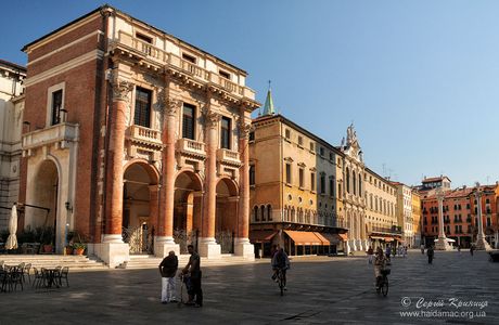 Palazzo del Cappellano (o dei Tufi)