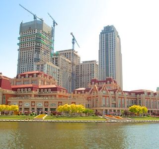 Lee Plaza