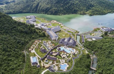 Five Stars Zilong Bay Hot Spring