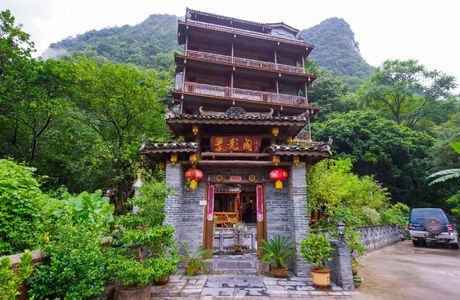 Yuxing Lake and Sifang Mountain Scenic Resort of Yiyang