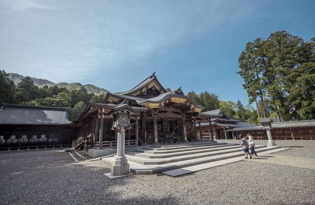 Yahiko Shrine