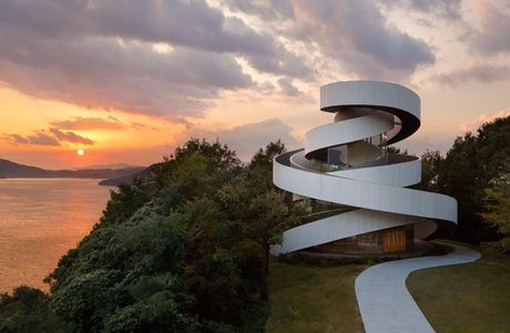 The Ribbon Chapel