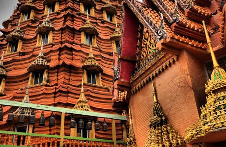 Wat Tham Khao Noi