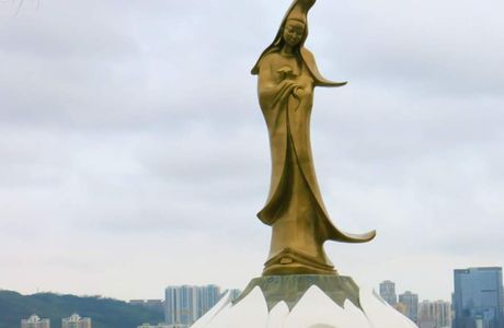 Kun Iam Statue