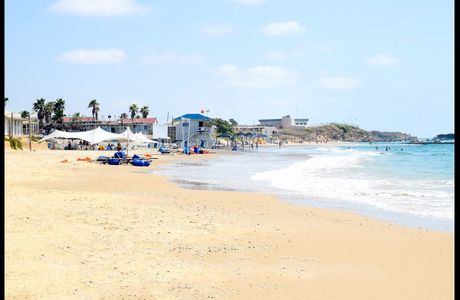 Mikhmoret Beach