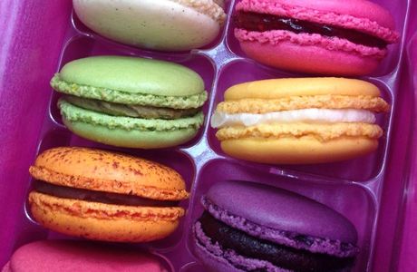 Macaroon's Nite Club
