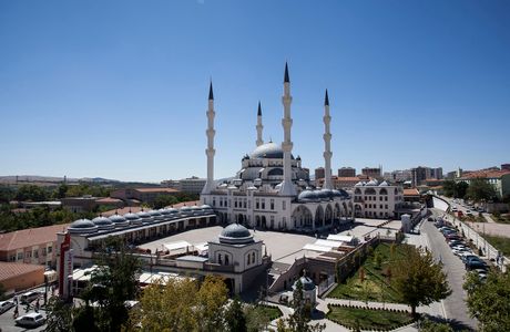 Nur Camii