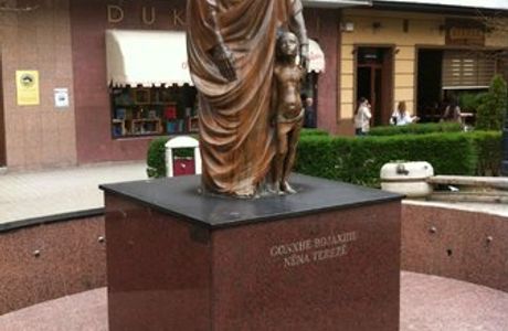 Statue of Mother Tereza