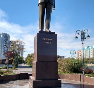 Monument to Heydar Aliyev