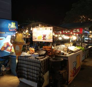 Ploen Ruedee Night Market