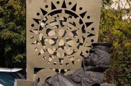 Sculpture Vovka v Tridevyatom Tsarstve