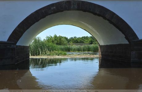 Nine-holed Bridge