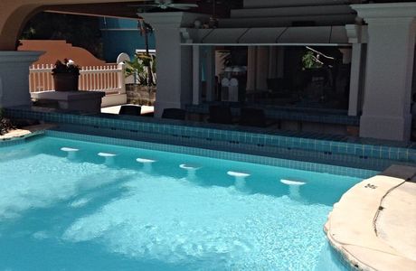 Baluz Pool Bar