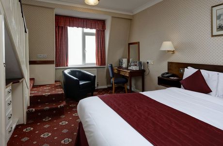 Stade Court Hotel Lounge Bar