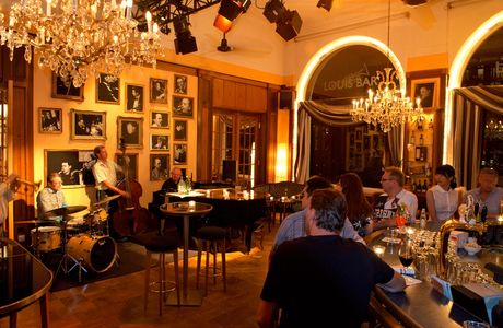 Louis Bar