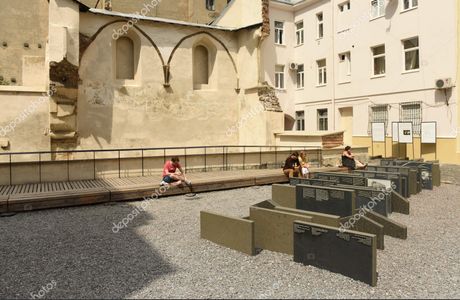 The Space of Synagogues