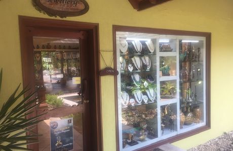 Old Curiosity Shop Kumarakom