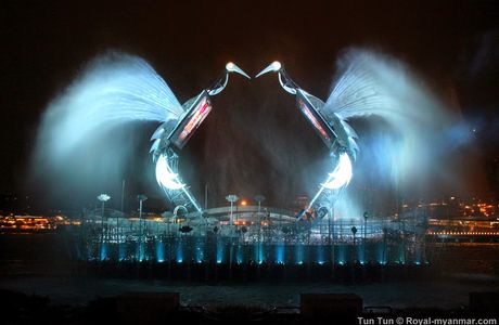 Crane Dance at Resort World Sentosa