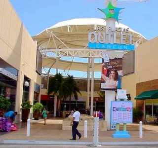 Las Plazas Outlet Cancun