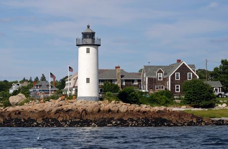 Boatswain Point Light House