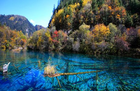 Shuanglong Lake