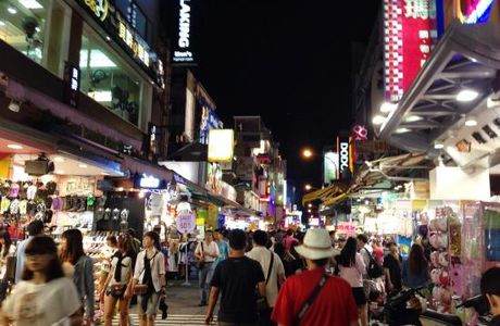 Yichung Shopping Street