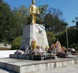 Phaya Singhanat Racha Statue
