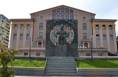Monument Of Ilia Chavchavadze