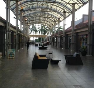 Renaissance Marketplace