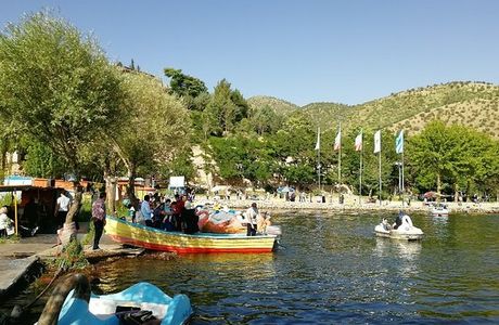 Zarivar Lake