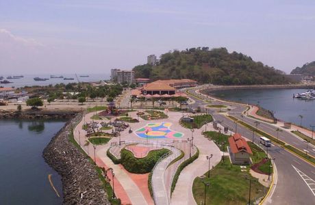 Amador Causeway (Calzada de Amador)