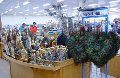 Phuthai Souvenir Market