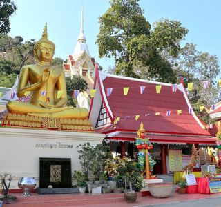 Wat Khao Sanam Chai