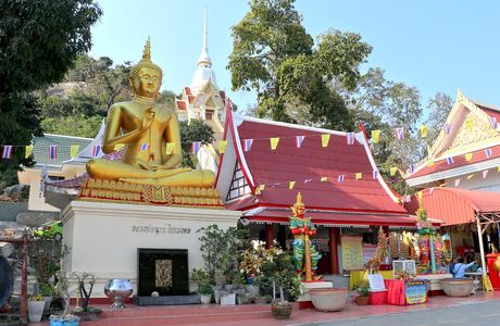 Wat Khao Sanam Chai