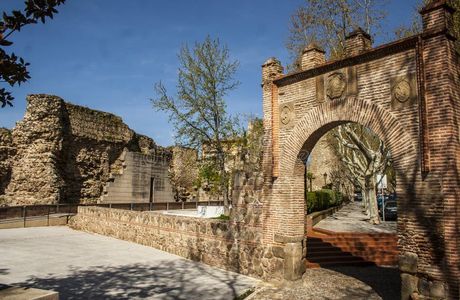 Puerta De Sevilla
