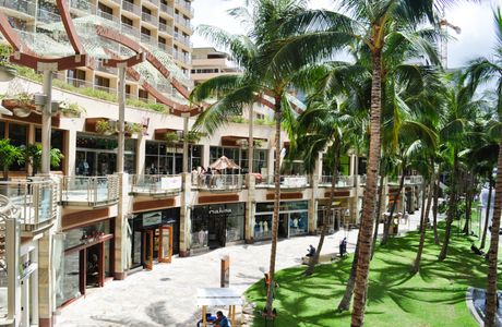 Waikiki Beach Walk