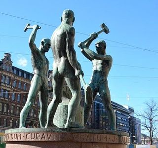 The Three Smiths Statue