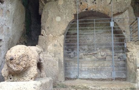 Tomba Dei Demoni Alati