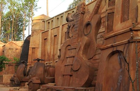 Sculpture Tunnel