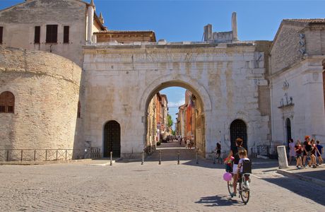 Arco di Augusto