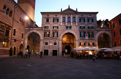 Domus Gotica di Piazza Cancelli
