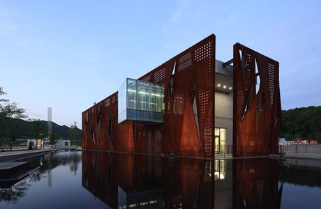 Land & Housing Museum