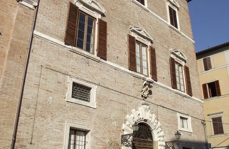 Palazzo Honorati-Carotti