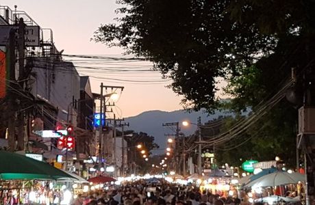 Tha Pae Walking Street