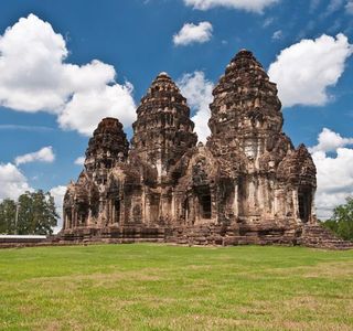 Phra Prang Sam Yot