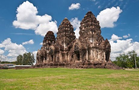 Phra Prang Sam Yot