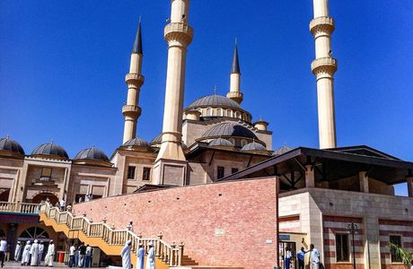 Al-umri Mosque